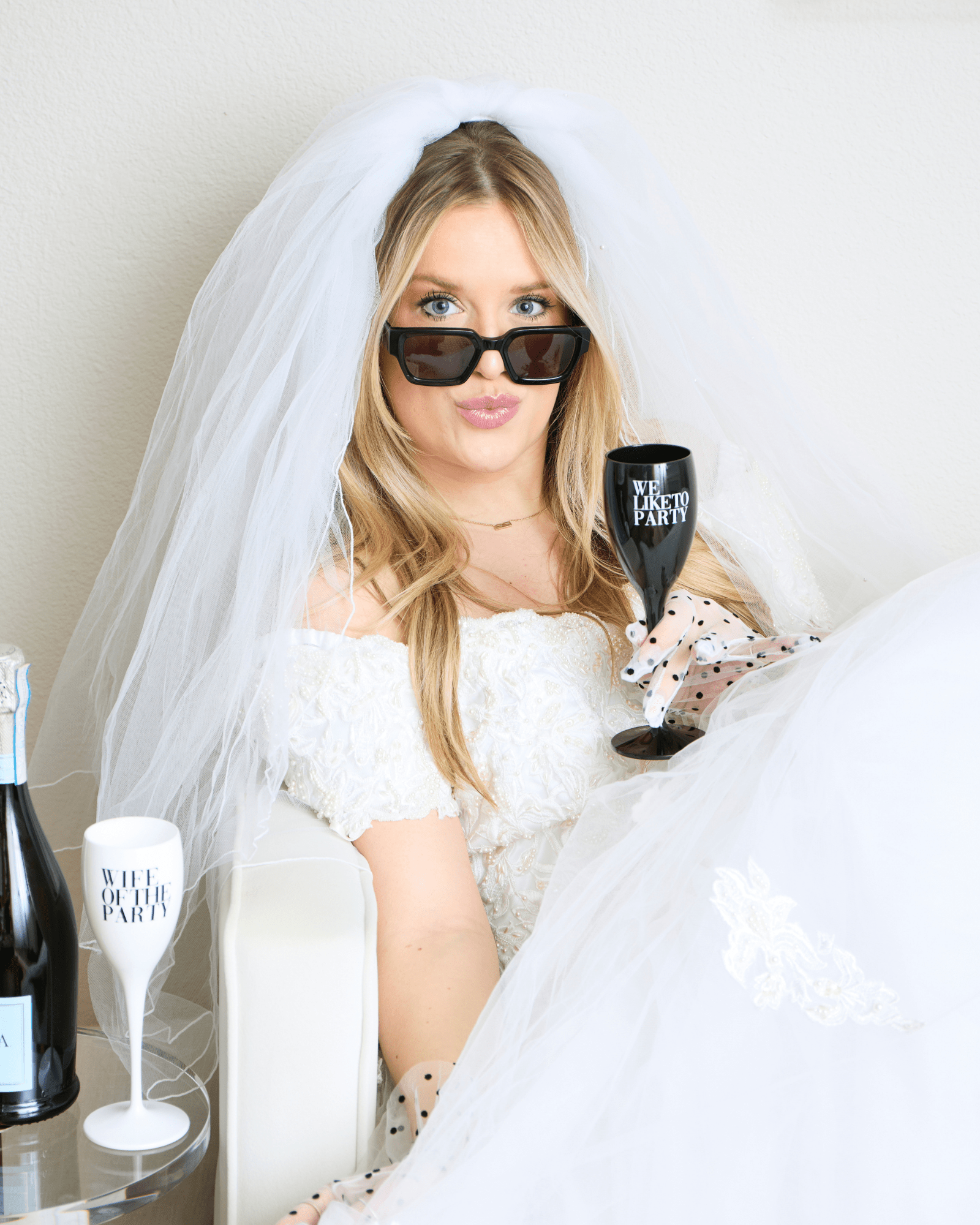 We Like to Party Flutes - Thumbnail 5